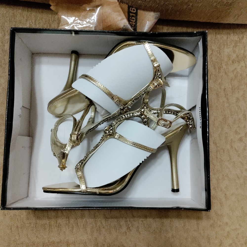 NWT Ellie Size 8, 4.5" heel, No 457 Michelle Gold Strappy Sandal with Jewels